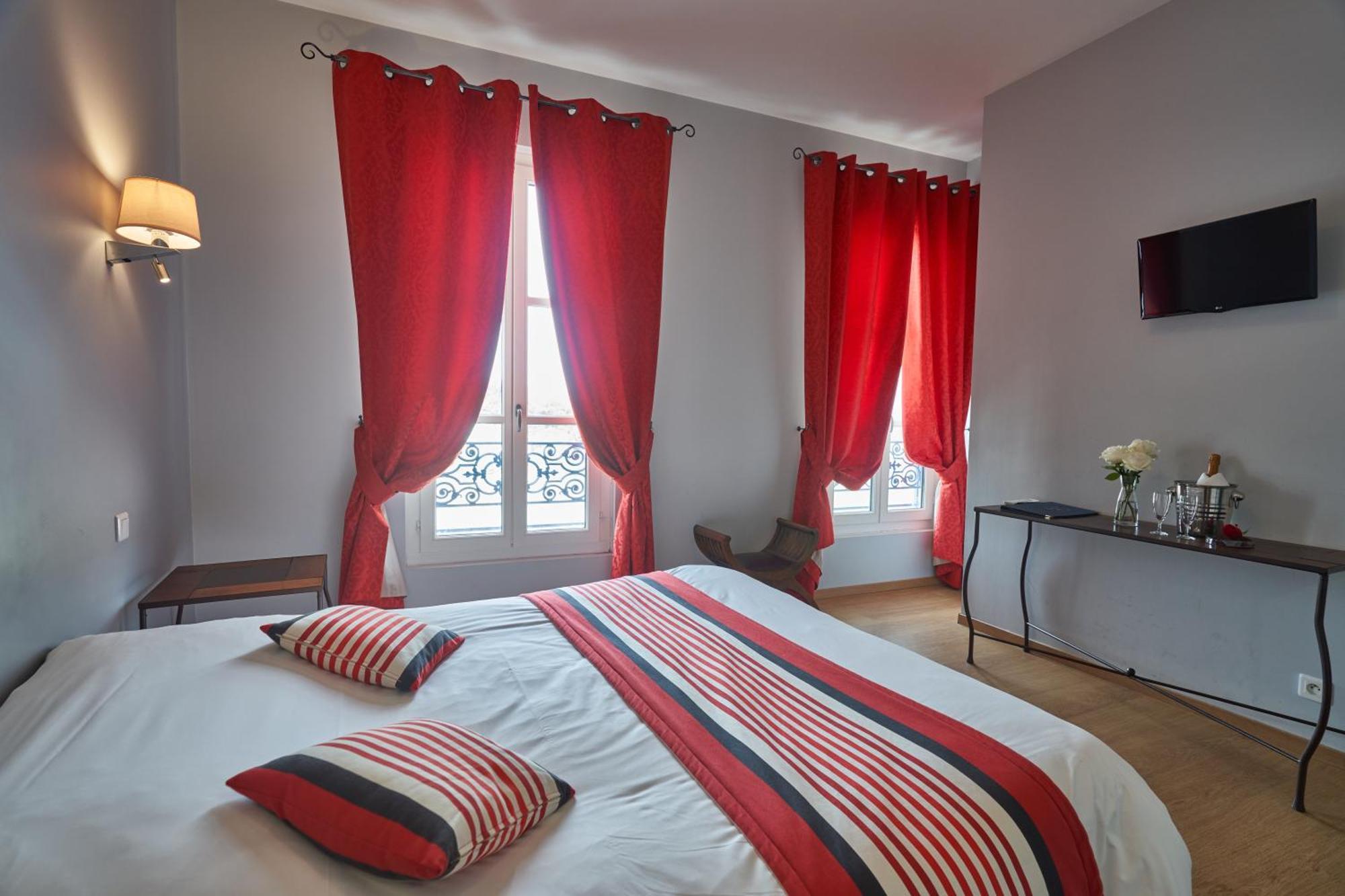 Logis Hotel De La Tour Libourne Exteriér fotografie