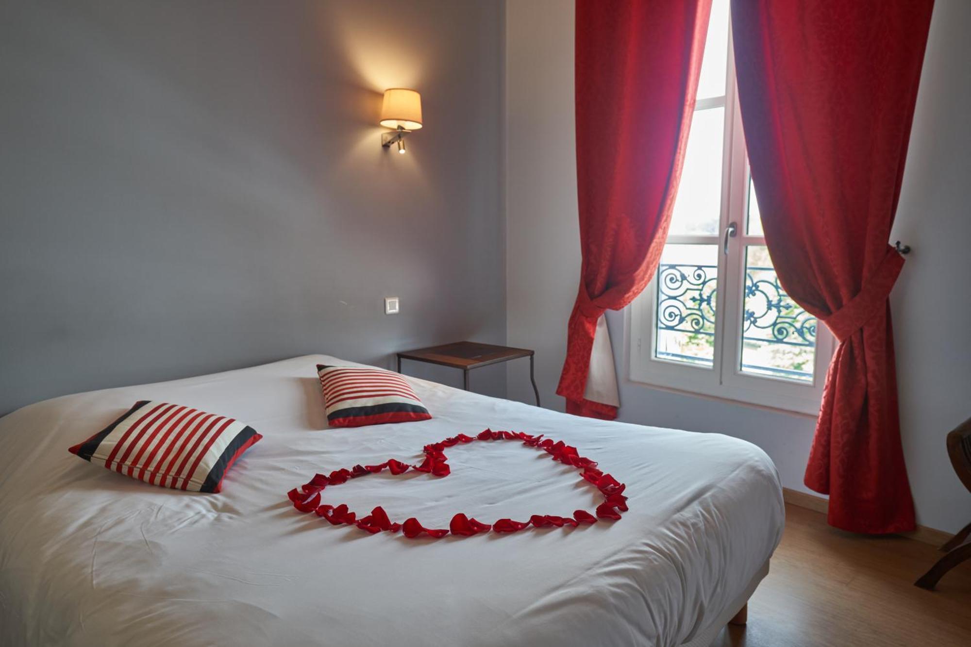 Logis Hotel De La Tour Libourne Exteriér fotografie