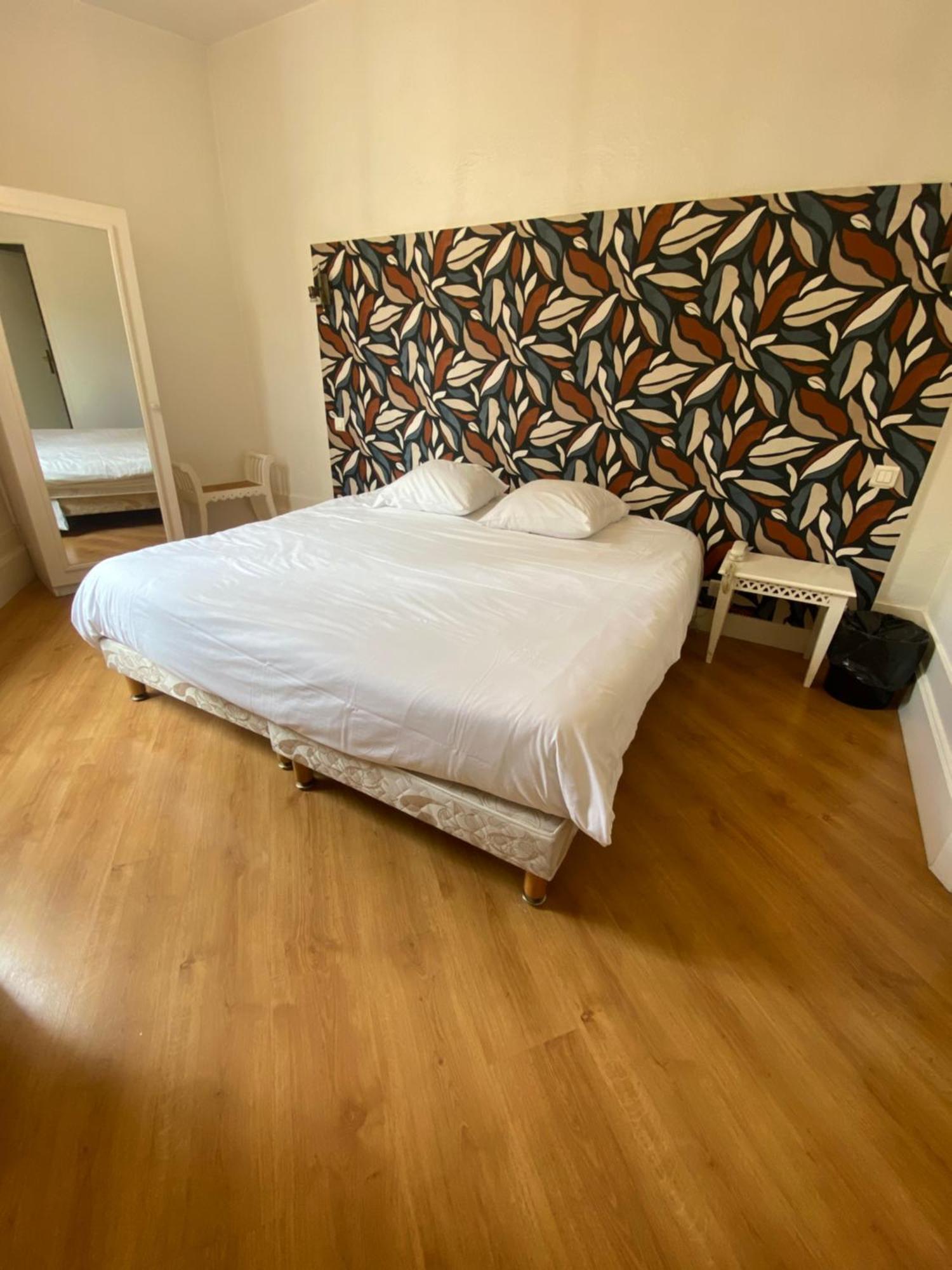 Logis Hotel De La Tour Libourne Exteriér fotografie