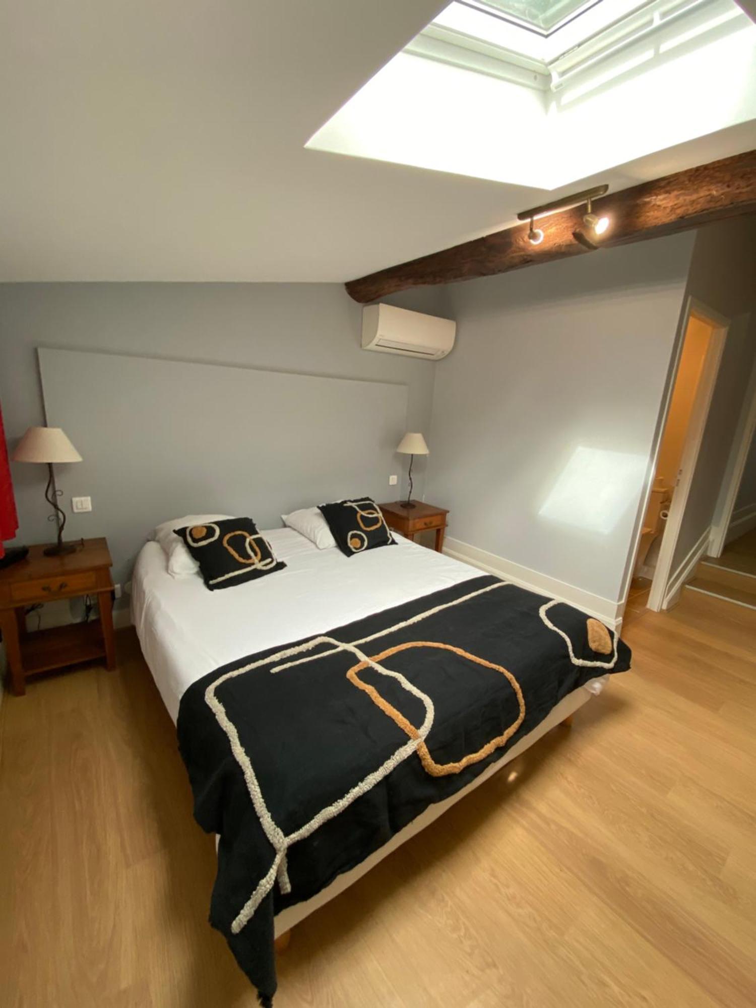 Logis Hotel De La Tour Libourne Exteriér fotografie